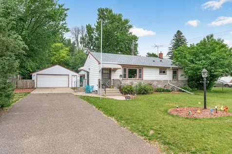 1283 Burke Avenue E Maplewood MN 55109