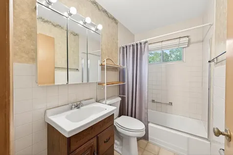 1283 Burke Avenue E Maplewood MN 55109