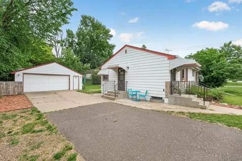 1283 Burke Avenue E Maplewood MN 55109