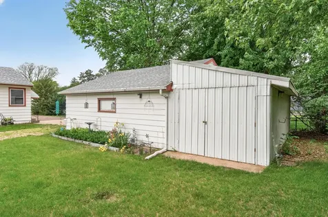 1283 Burke Avenue E Maplewood MN 55109