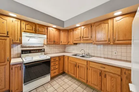 1283 Burke Avenue E Maplewood MN 55109