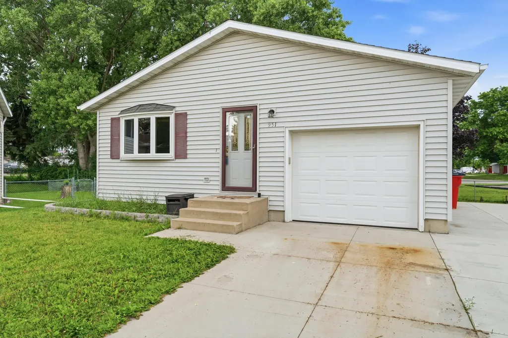951 W Village Circle SE Rochester MN 55904