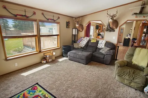 4 4th Avenue SE Gwinner ND 58040