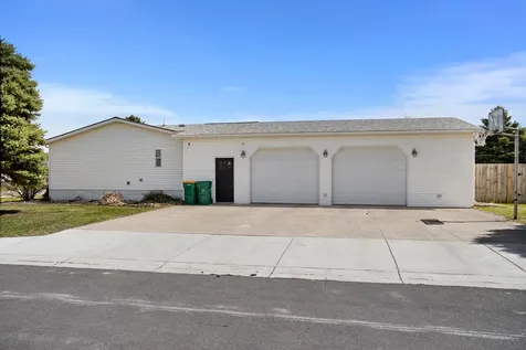 4 4th Avenue SE Gwinner ND 58040