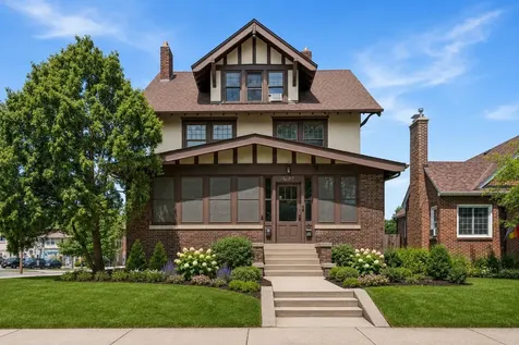1097 Lincoln Avenue Saint Paul MN 55105