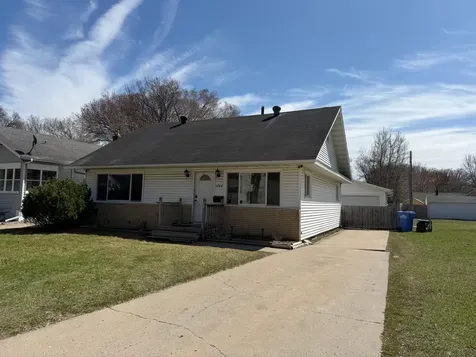1644 8th Avenue S Fargo ND 58103