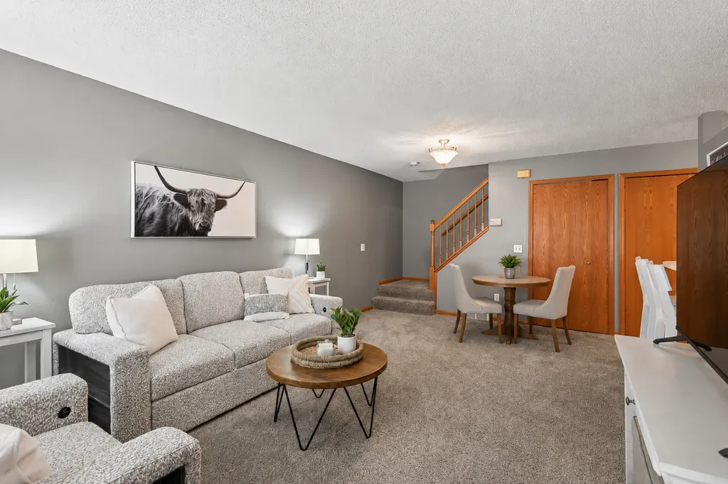 401 Leeward Trail Woodbury MN 55129