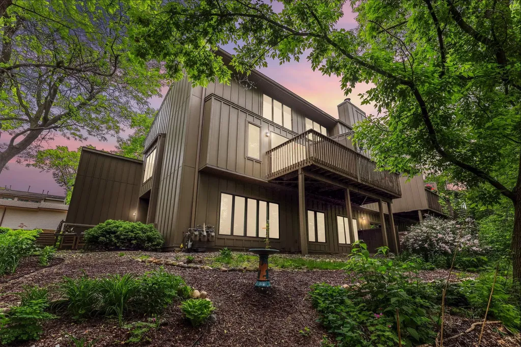 8970 Neill Lake Road Eden Prairie MN 55347
