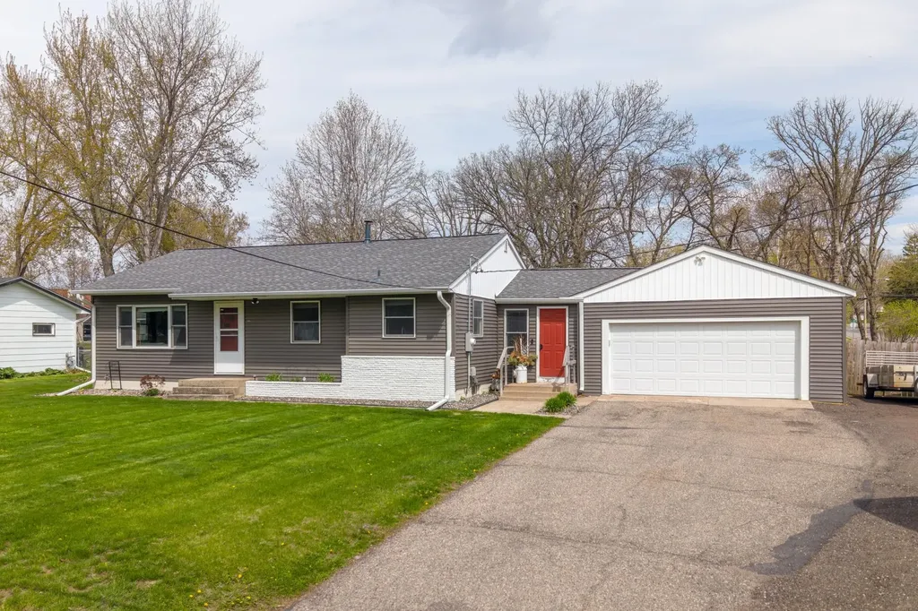 1004 N 4th Avenue N Sauk Rapids MN 56379