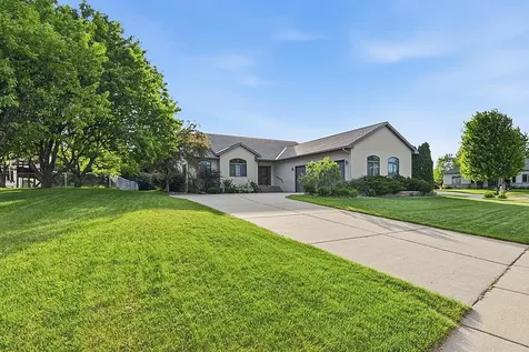 11 Moon Circle Saint Cloud MN 56301