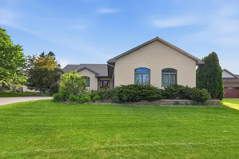 11 Moon Circle Saint Cloud MN 56301