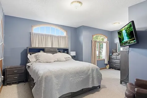 11 Moon Circle Saint Cloud MN 56301