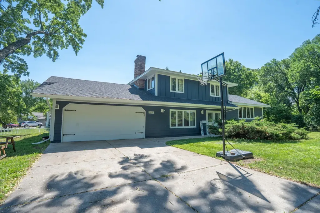 7400 Major Avenue N Brooklyn Park MN 55443