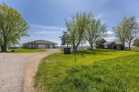 S3565 Rooster Ridge Lane Fountain City WI 54629