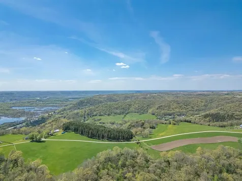 S3565 Rooster Ridge Lane Fountain City WI 54629