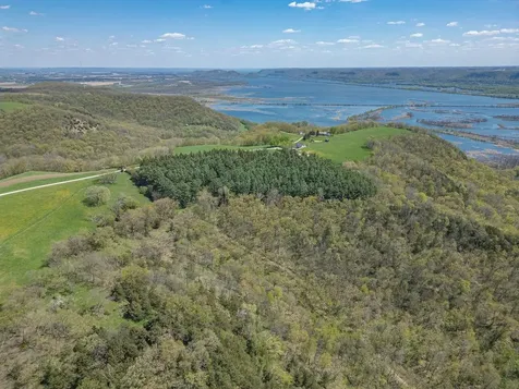 S3565 Rooster Ridge Lane Fountain City WI 54629