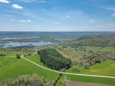 S3565 Rooster Ridge Lane Fountain City WI 54629