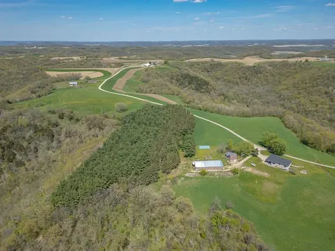 S3565 Rooster Ridge Lane Fountain City WI 54629