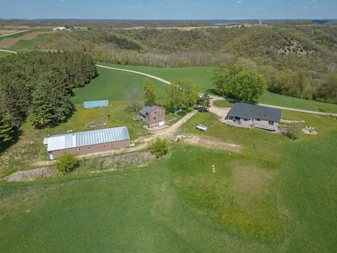 S3565 Rooster Ridge Lane Fountain City WI 54629