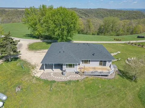 S3565 Rooster Ridge Lane Fountain City WI 54629