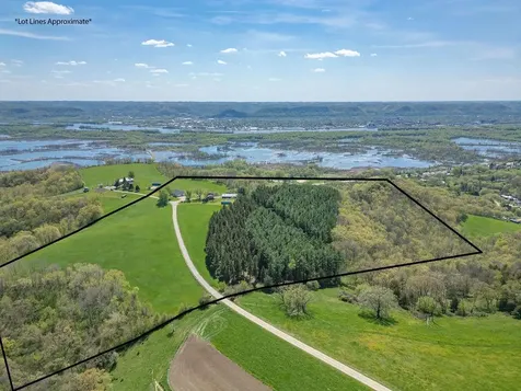 S3565 Rooster Ridge Lane Fountain City WI 54629