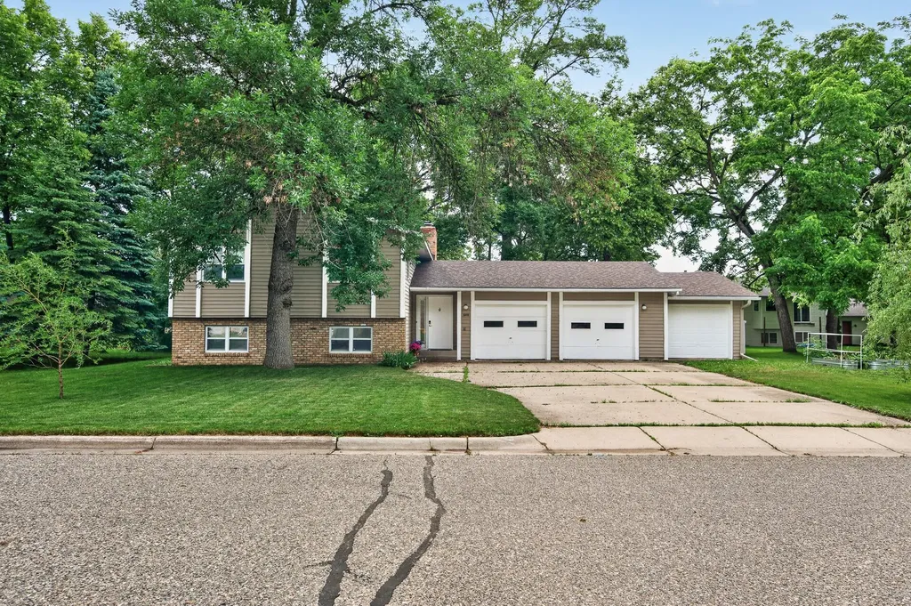 1310 Woods Circle Buffalo MN 55313