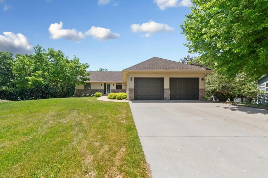 9327 Hillside Trail S Cottage Grove MN 55016
