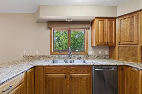 9327 Hillside Trail S Cottage Grove MN 55016