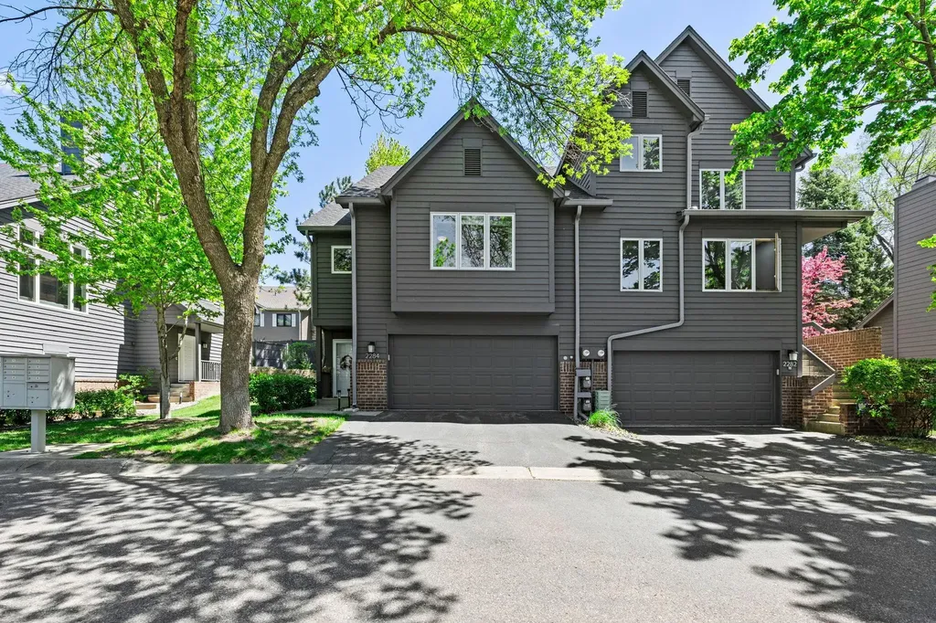 2284 Sherwood Court Minnetonka MN 55305