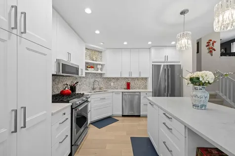 2284 Sherwood Court Minnetonka MN 55305