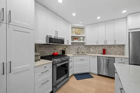 2284 Sherwood Court Minnetonka MN 55305