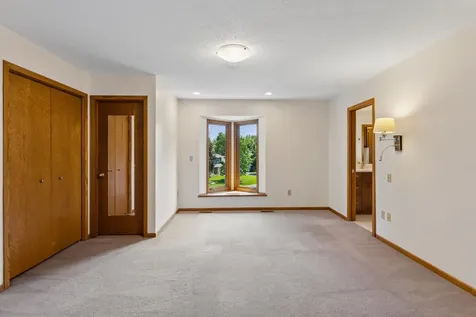 5931 Creek Point Minnetonka MN 55345