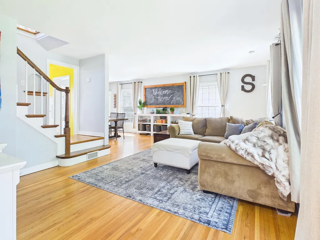 674 Montana Avenue E Saint Paul MN 55106