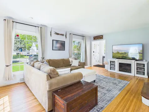 674 Montana Avenue E Saint Paul MN 55106