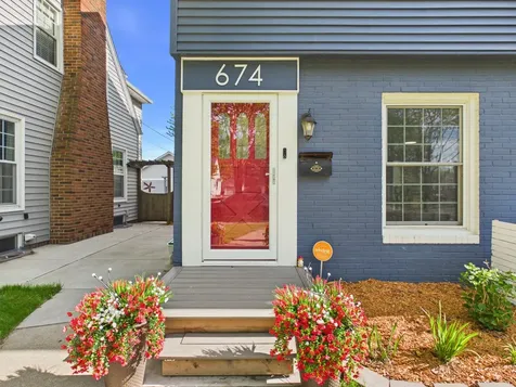 674 Montana Avenue E Saint Paul MN 55106