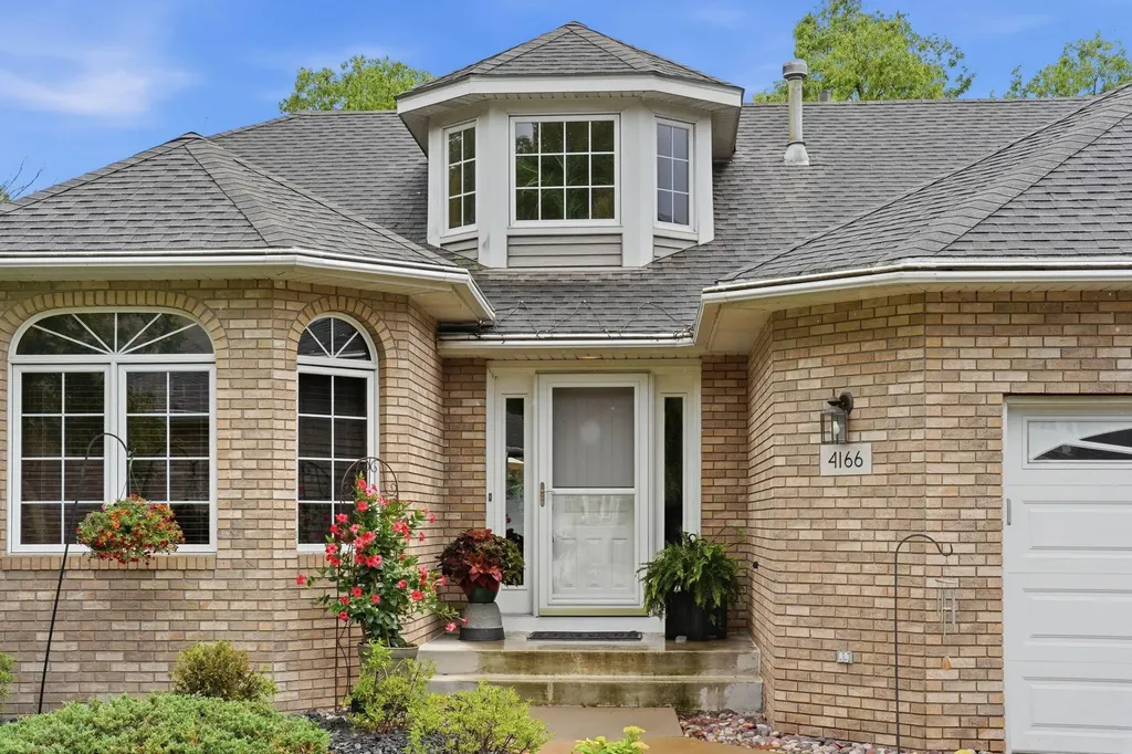 4166 Thornhill Lane Vadnais Heights MN 55127