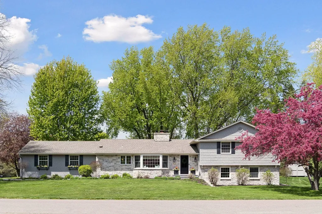 114 Chevy Chase Drive Wayzata MN 55391
