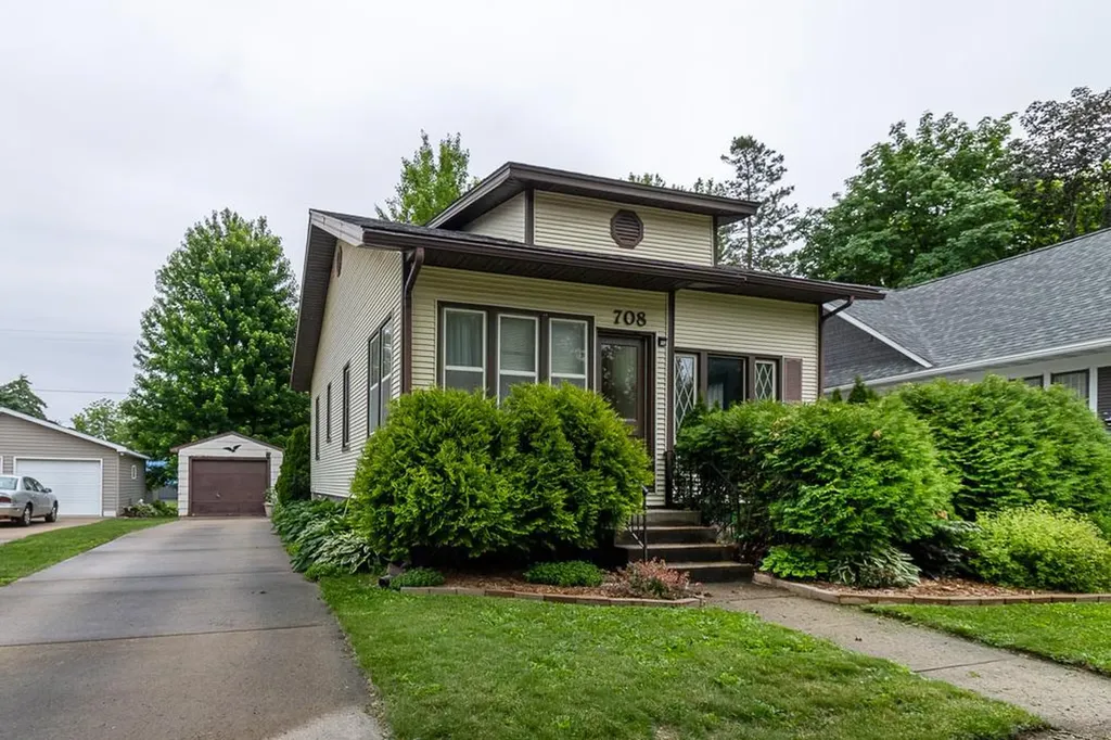 708 Lyndale Street North Mankato MN 56003