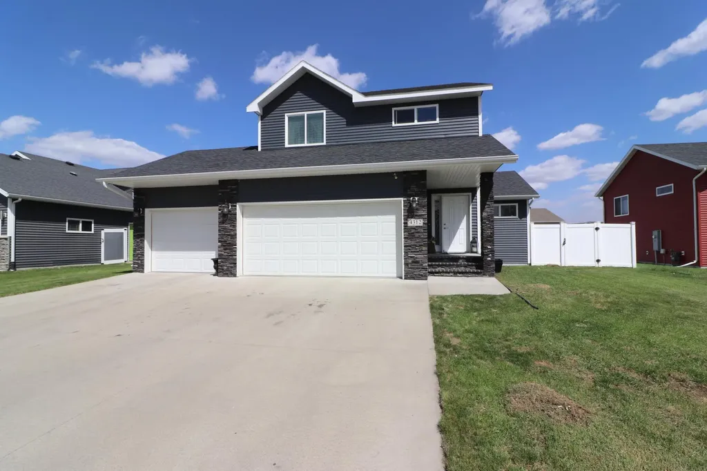 4312 10th Street S Moorhead MN 56560