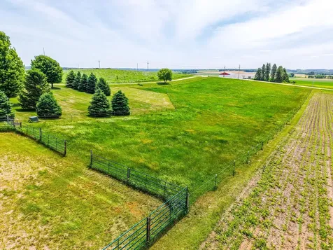 8229 10th Street SW Byron MN 55920