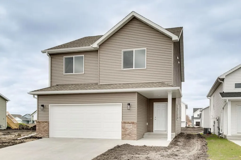 6826 Selkirk Drive S Fargo ND 58104
