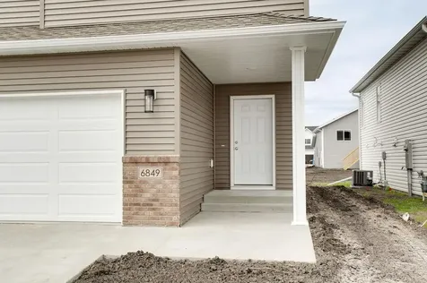 6826 Selkirk Drive S Fargo ND 58104