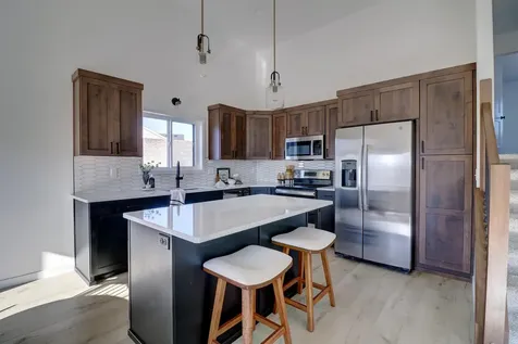 6826 Selkirk Drive S Fargo ND 58104