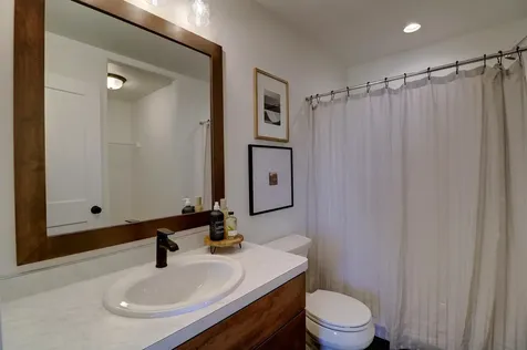 6826 Selkirk Drive S Fargo ND 58104