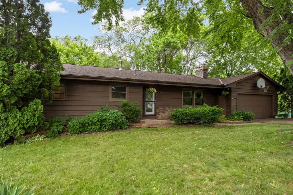 1616 Circle Drive Burnsville MN 55337