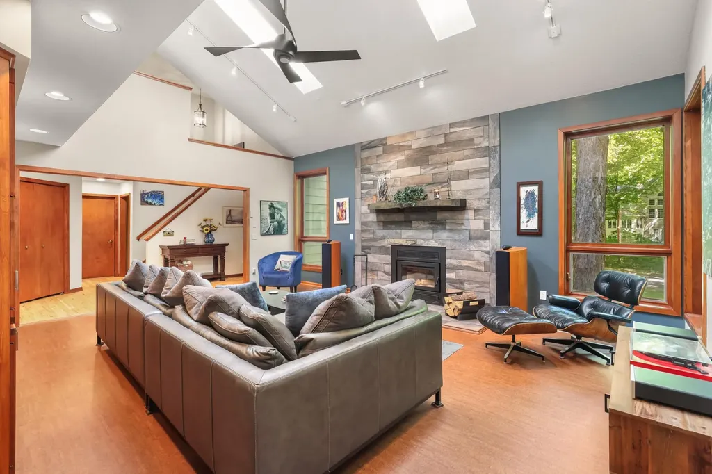6365 Virginia Drive Victoria MN 55331