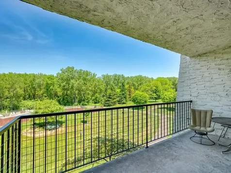 2455 Londin Lane E Maplewood MN 55119
