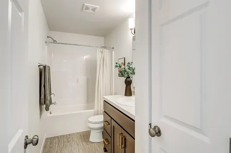 6736 Selkirk Drive S Fargo ND 58104