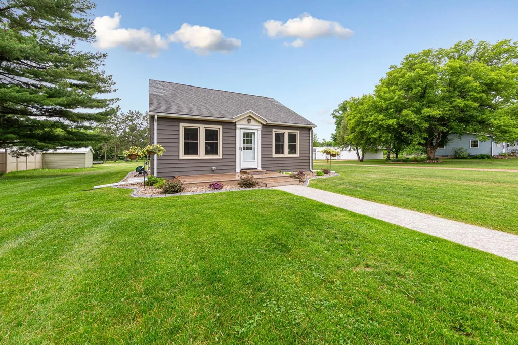 111 Joy Avenue SW Madelia MN 56062
