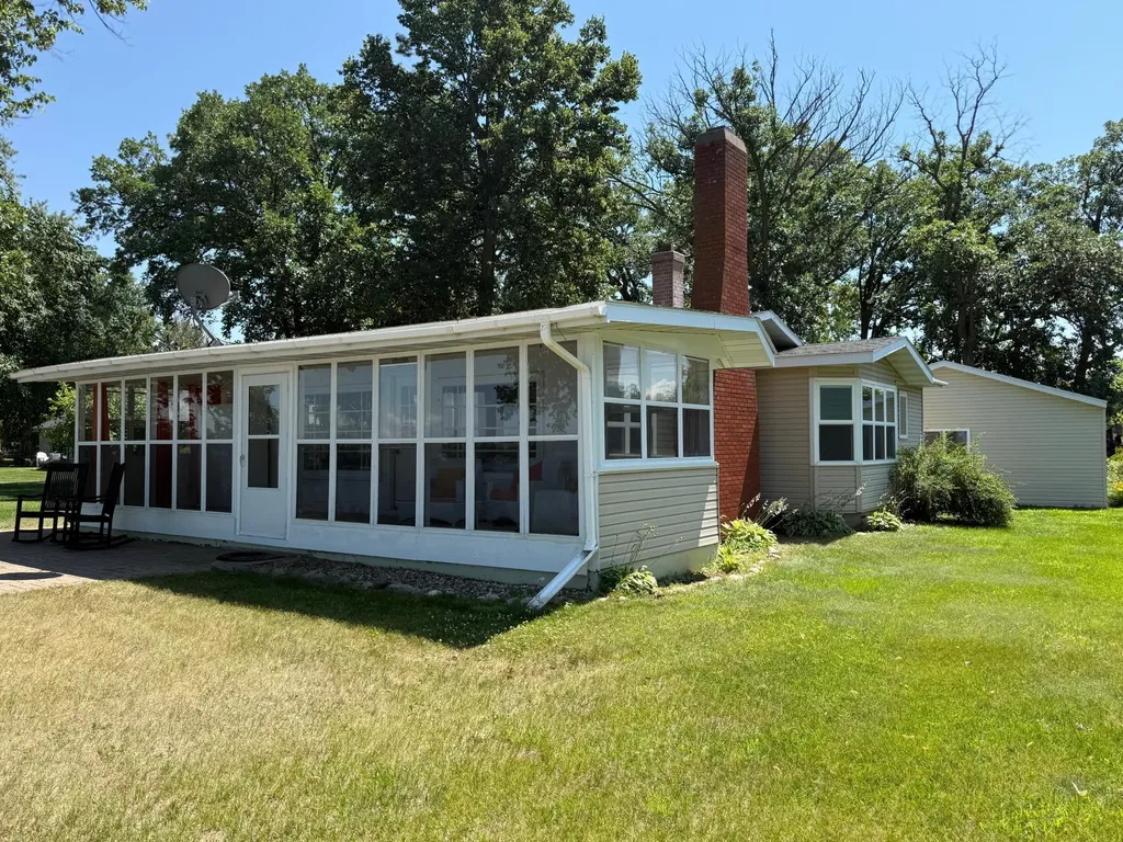 1590 W Lake Drive Detroit Lakes MN 56501